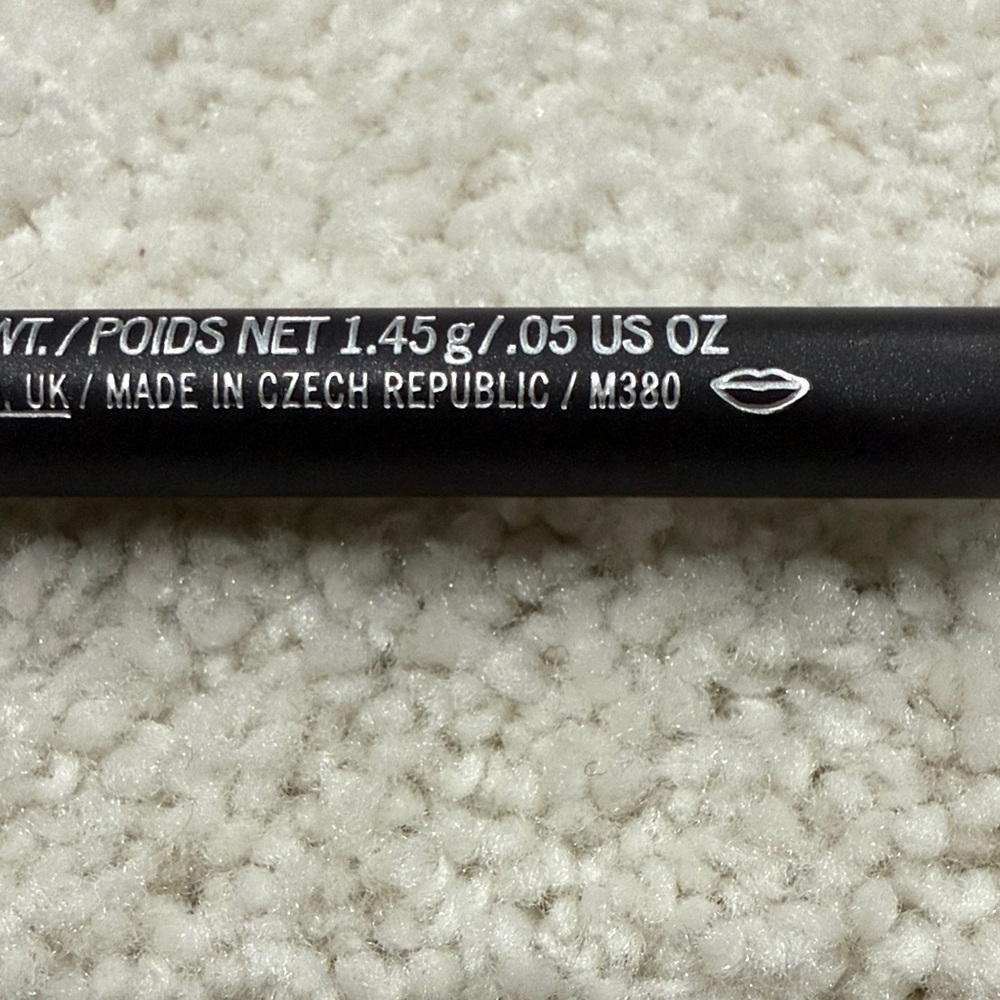 MAC Subculture Lip Pencil A29 - Picture 11 of 11